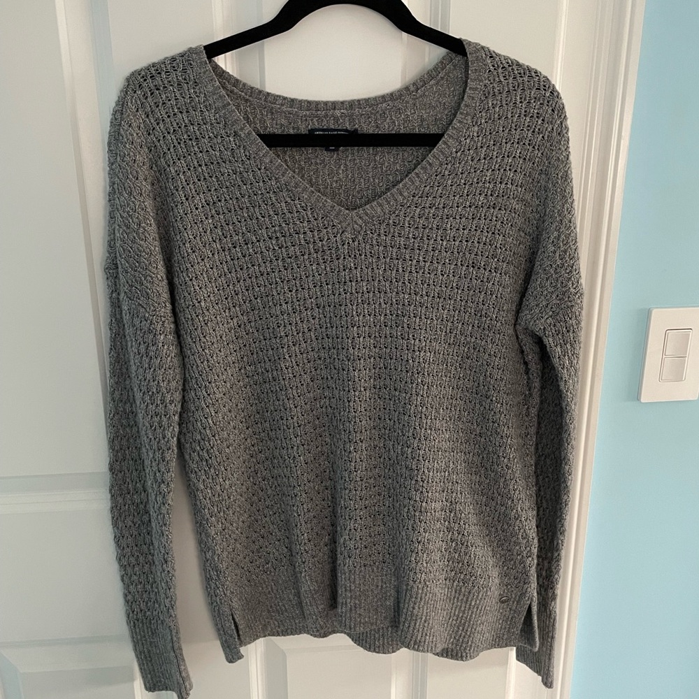 American Eagle Vneck Sweater